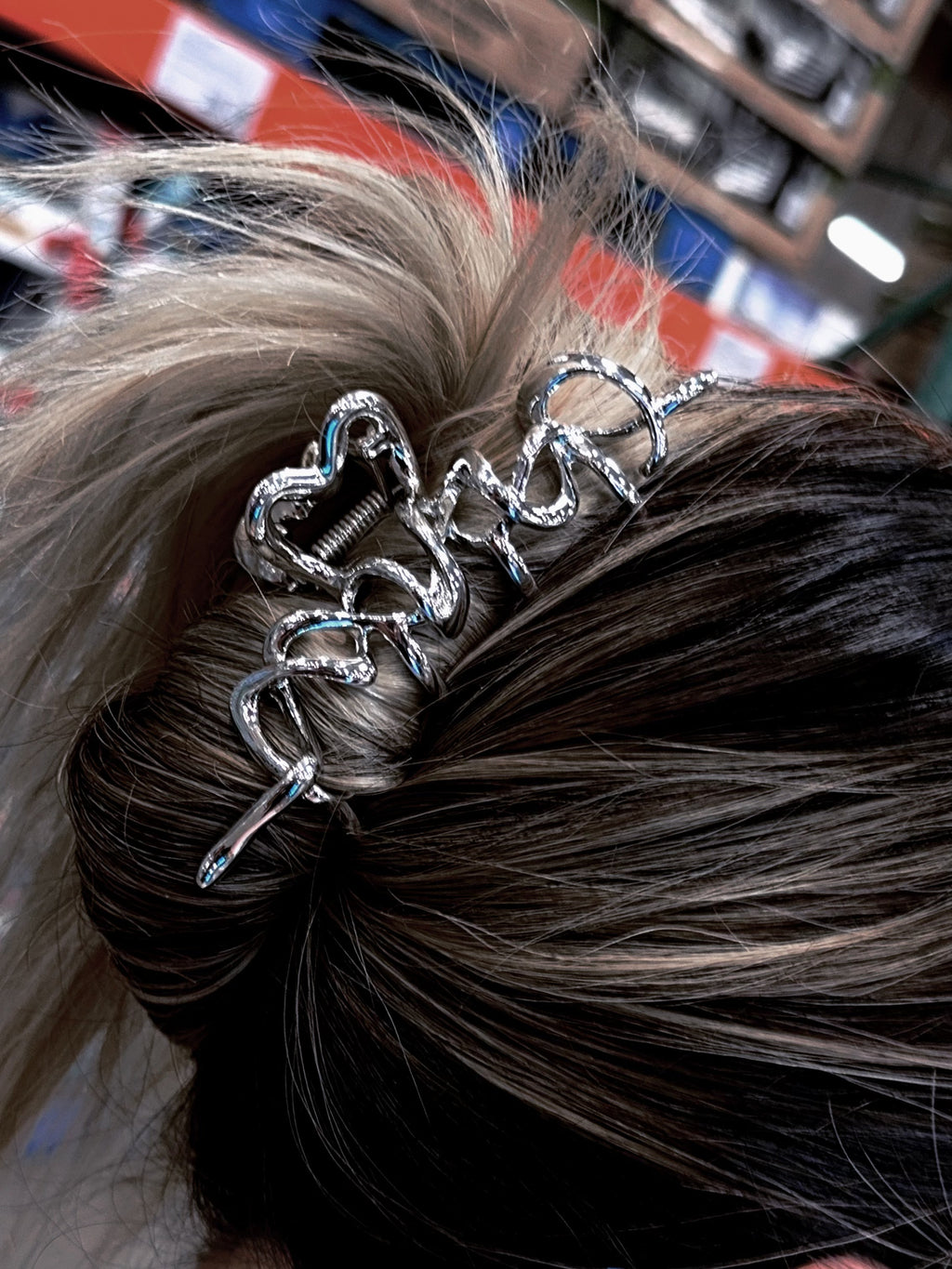 Y2K Swirl Hair Claw
